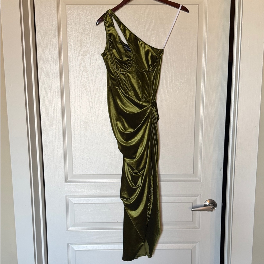 PrettyLittleThing Luxe Olive Velvet One-Shoulder Dress